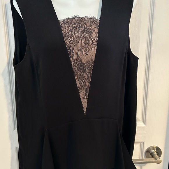 Sleeveless Elegant Black Lace Insert Women's Top - Picture 2 of 5
